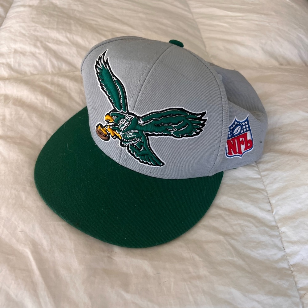 Philadelphia Eagles Authentic Fitted Hat with Retro Design and Colors